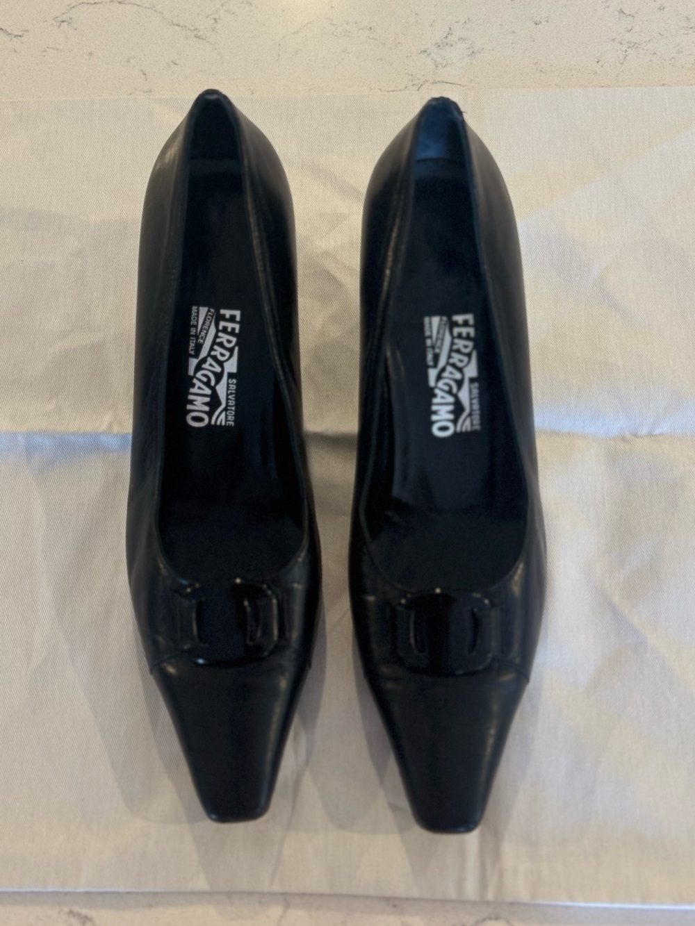 Salvatore Ferragamo Black Leather Tonal Gancini Buckle Heeled Pumps Size 10 B